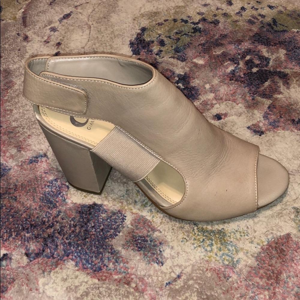 GIANNI BINI nude leather heels